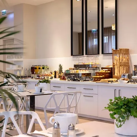 Hotel Du Port 4*