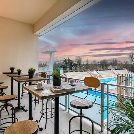 Hotel Du Port 4*