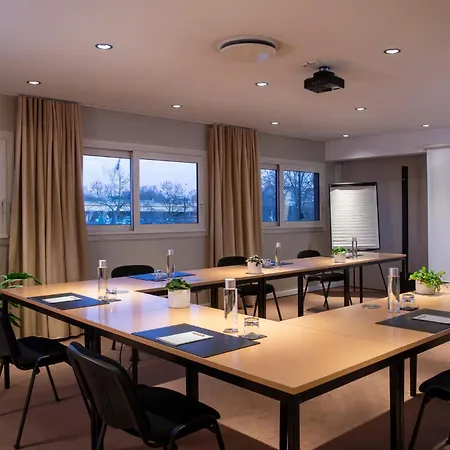 Hotel Du Port 4*