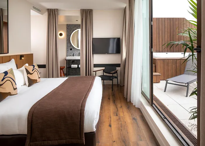 Hotel Du Port 4*