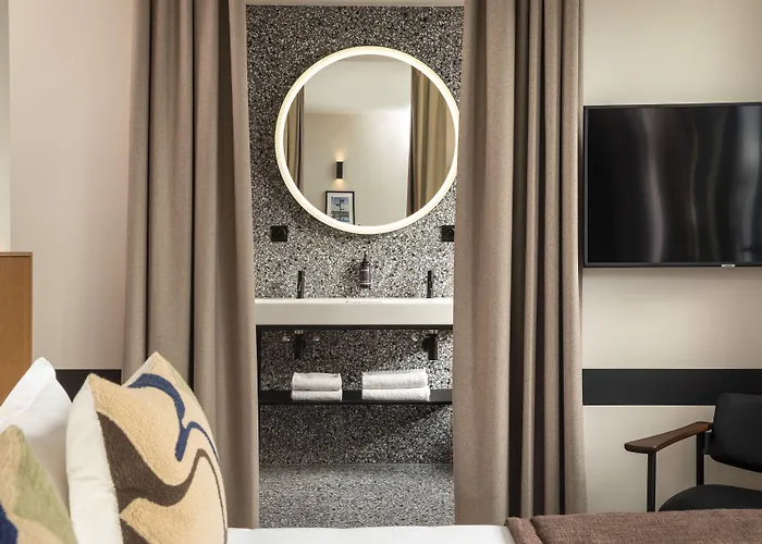 Hotel Du Port 4*