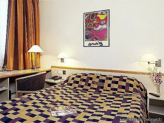 Du Port 4*